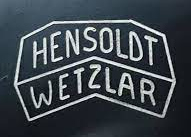 Logo producenta mikroskopów Hensoldt Wetzlar